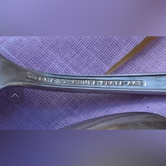 Tea anyone? Delicate teeny 4-1/2” vintage silverplate spoon set by Harmony House - Picture 5 of 5